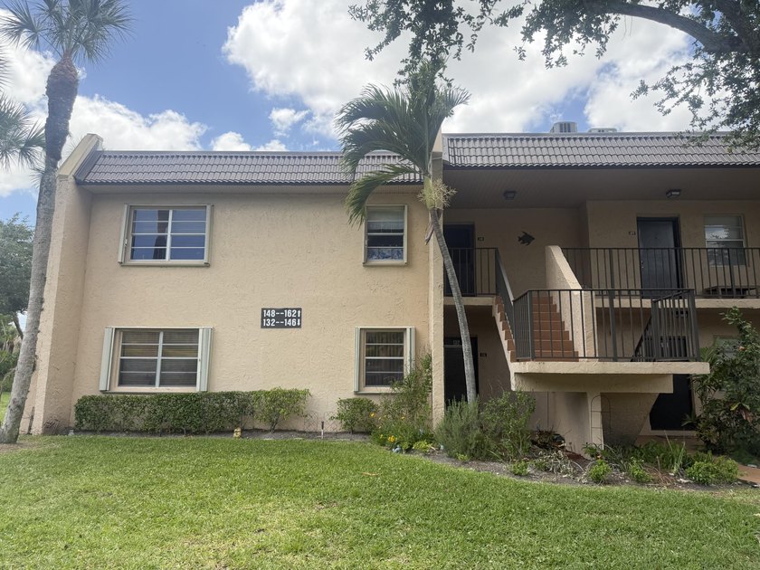 Beautifully renovated 2nd story lake front condominium in a - photo 35
