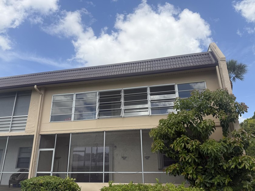 Beautifully renovated 2nd story lake front condominium in a - photo 38