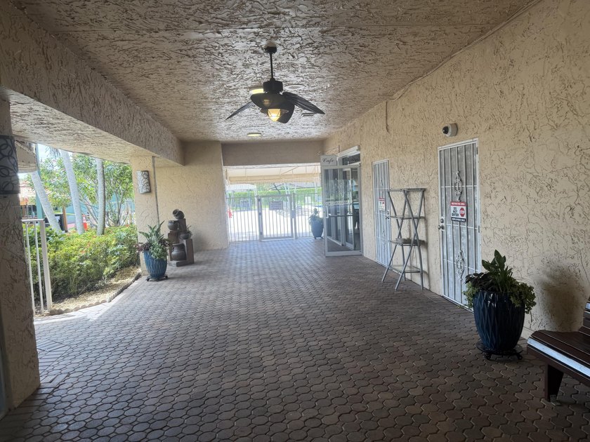 Beautifully renovated 2nd story lake front condominium in a - photo 43