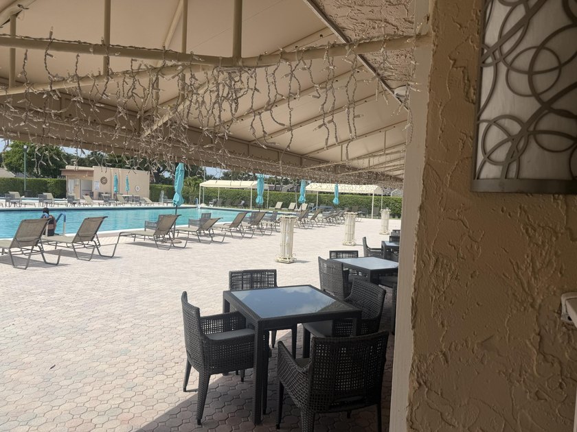 Beautifully renovated 2nd story lake front condominium in a - photo 45