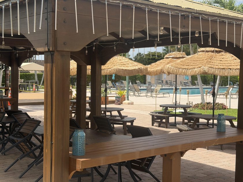 Beautifully renovated 2nd story lake front condominium in a - photo 48