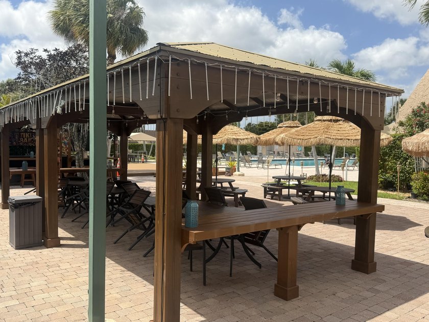 Beautifully renovated 2nd story lake front condominium in a - photo 49