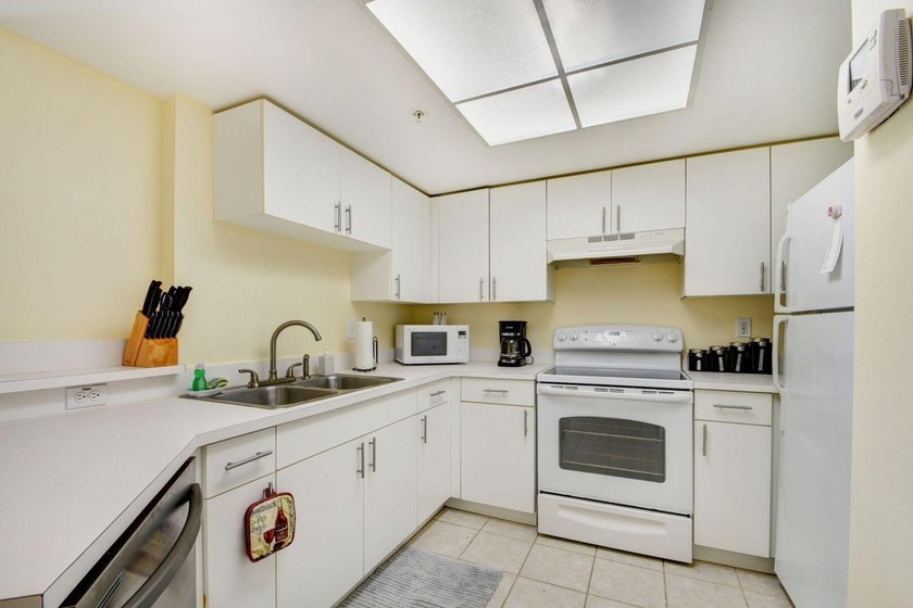 Amazing gated community of Grandview at Crestwood - 2/2 freshly - photo 11