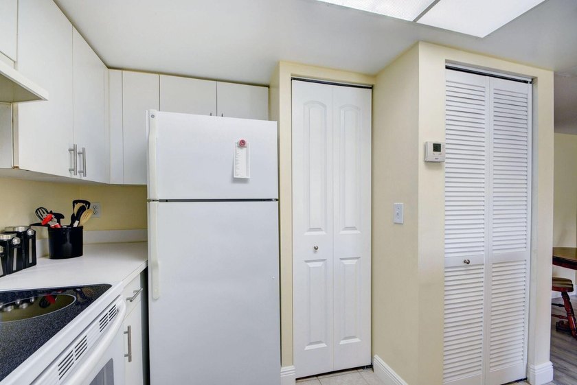 Amazing gated community of Grandview at Crestwood - 2/2 freshly - photo 12