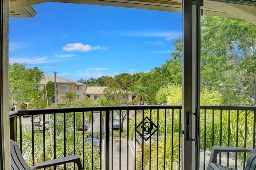 Amazing gated community of Grandview at Crestwood - 2/2 freshly - photo 13