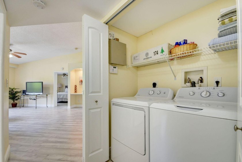 Amazing gated community of Grandview at Crestwood - 2/2 freshly - photo 22