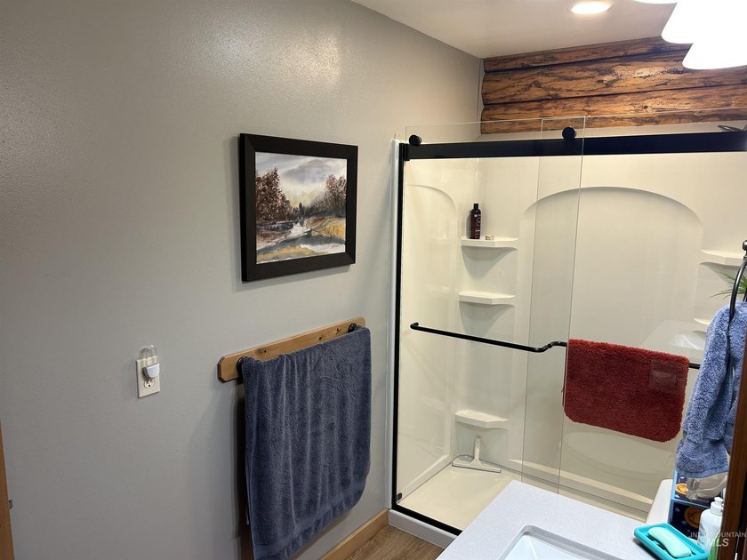 Escape to this turnkey log cabin tucked away at the end of a - photo 13