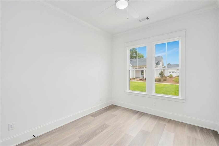 This Ross Bridge model home is 2B/2B, 1200 sq.ft. located in The - photo 15