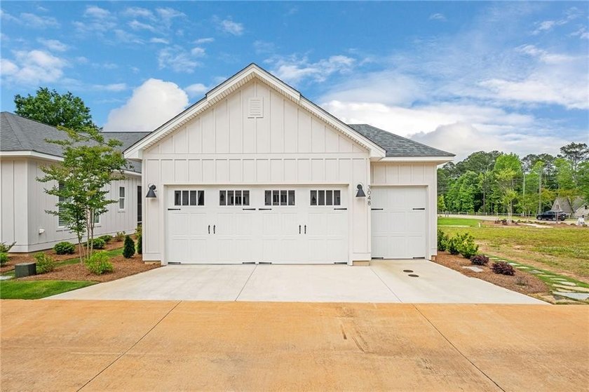 This Ross Bridge model home is 2B/2B, 1200 sq.ft. located in The - photo 17