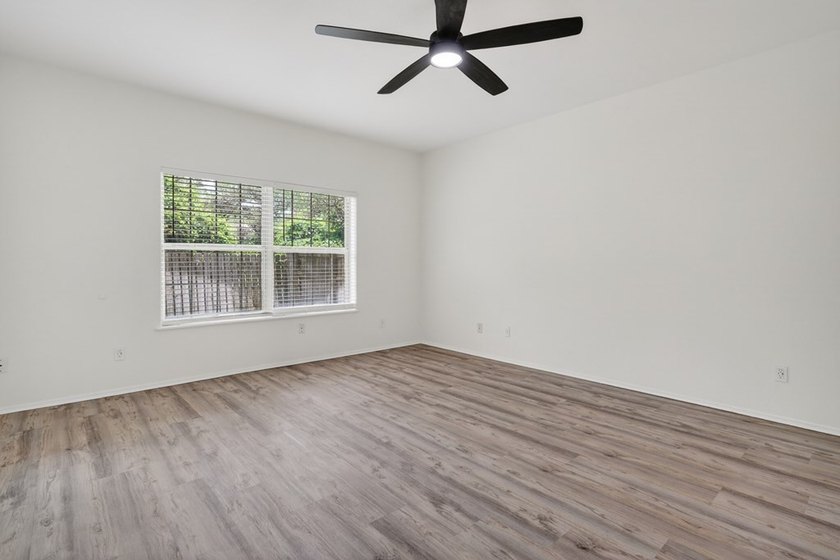 This lovely 2051 sq. ft. stucco home sits on a large lot in the - photo 18