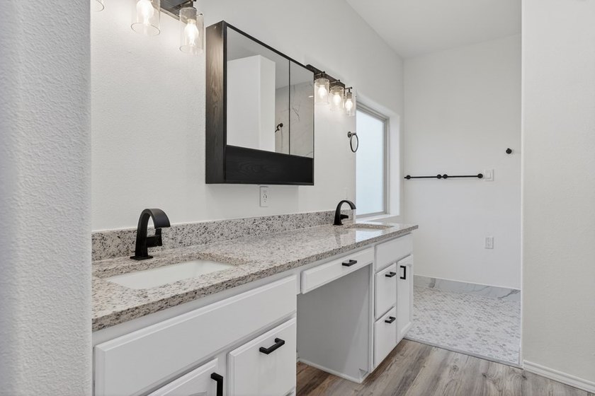 This lovely 2051 sq. ft. stucco home sits on a large lot in the - photo 20