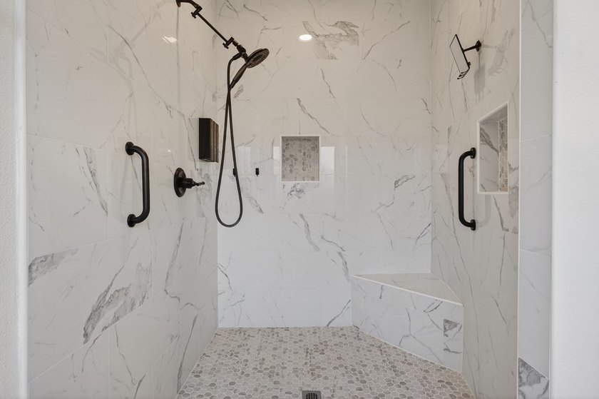 This lovely 2051 sq. ft. stucco home sits on a large lot in the - photo 21