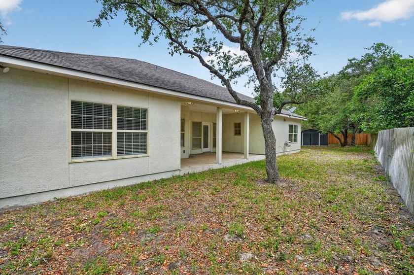 This lovely 2051 sq. ft. stucco home sits on a large lot in the - photo 29