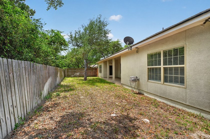 This lovely 2051 sq. ft. stucco home sits on a large lot in the - photo 31