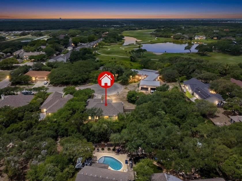 This lovely 2051 sq. ft. stucco home sits on a large lot in the - photo 35