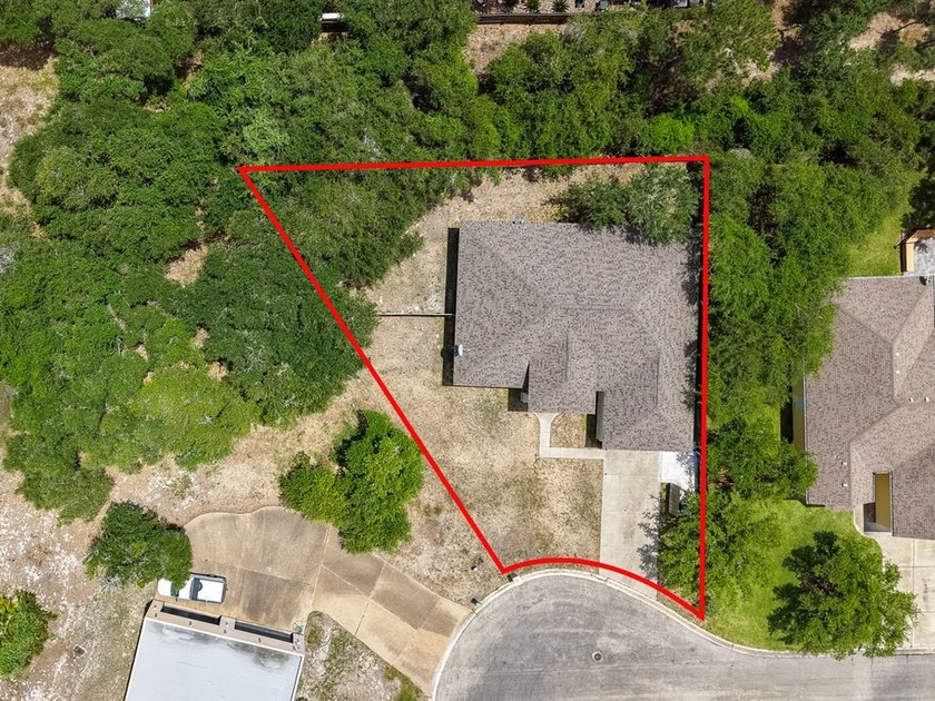 This lovely 2051 sq. ft. stucco home sits on a large lot in the - photo 37