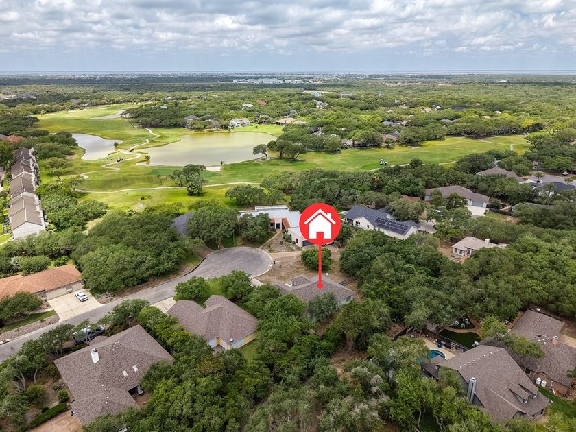 This lovely 2051 sq. ft. stucco home sits on a large lot in the - photo 39
