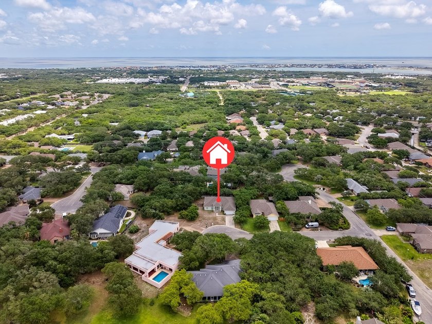 This lovely 2051 sq. ft. stucco home sits on a large lot in the - photo 41