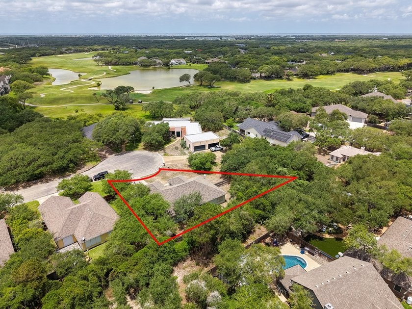 This lovely 2051 sq. ft. stucco home sits on a large lot in the - photo 44