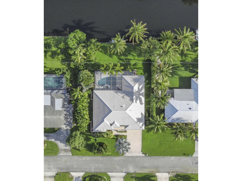 Experience exceptional waterfront living in this stunning - photo 5