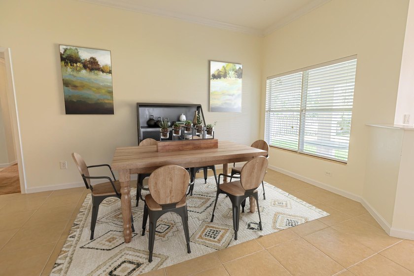 Move-in ready 2023 roof, 4/2/2 home, great location! Designed - photo 2