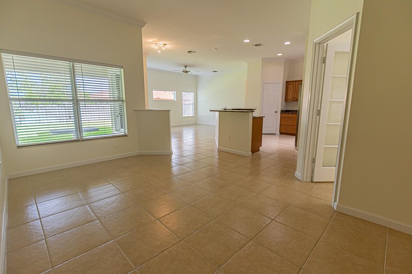 Move-in ready 2023 roof, 4/2/2 home, great location! Designed - photo 5