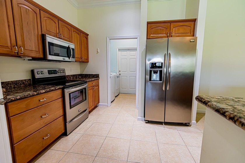 Move-in ready 2023 roof, 4/2/2 home, great location! Designed - photo 6