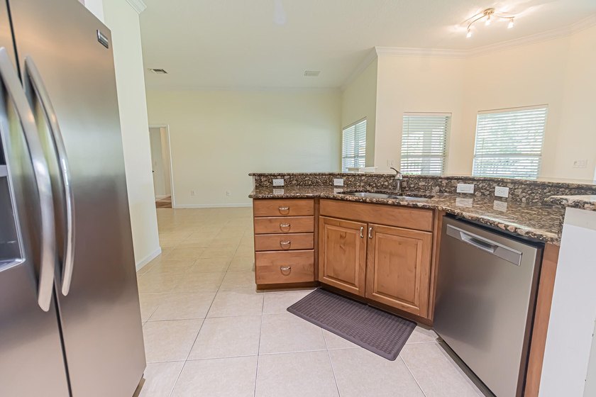 Move-in ready 2023 roof, 4/2/2 home, great location! Designed - photo 7