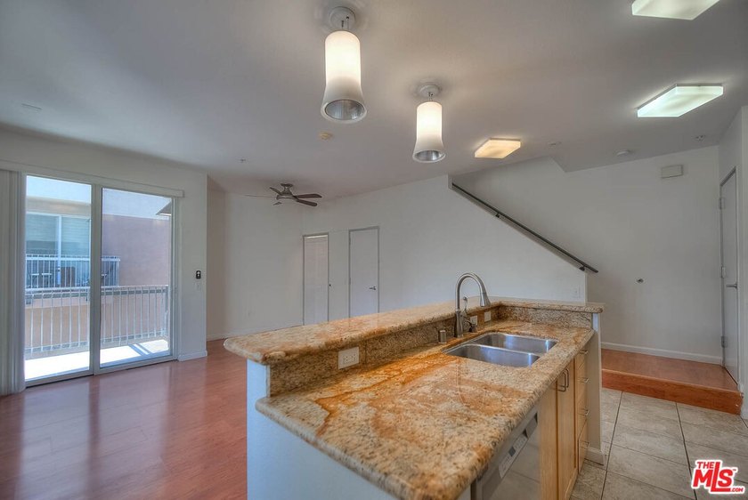Bright, airy and built in 2007, this 2-bedroom, 1.5-bathroom - photo 4
