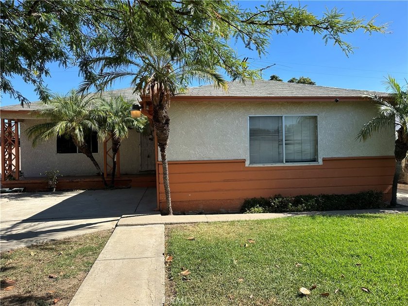 Unlock incredible potential with this classic Santa Ana property - photo 2