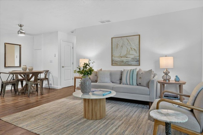 Beautifully refreshed and move-in ready Santa Cruz condo near - photo 4