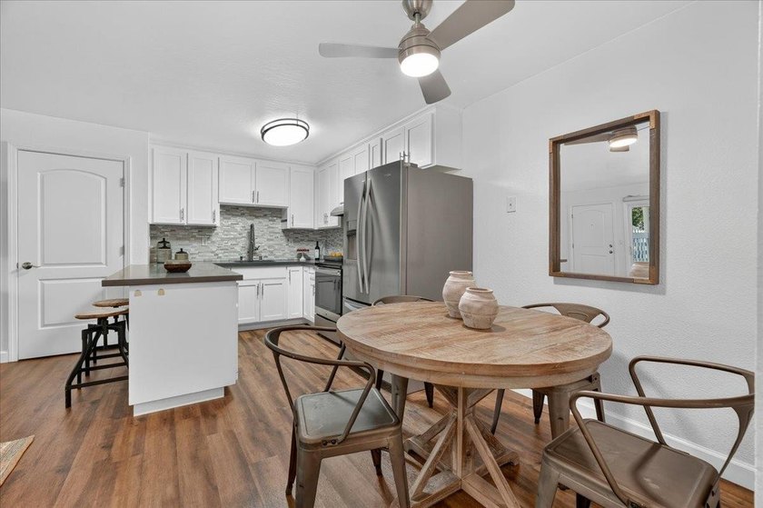Beautifully refreshed and move-in ready Santa Cruz condo near - photo 8