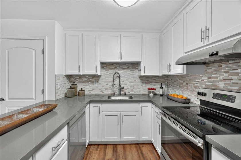 Beautifully refreshed and move-in ready Santa Cruz condo near - photo 10