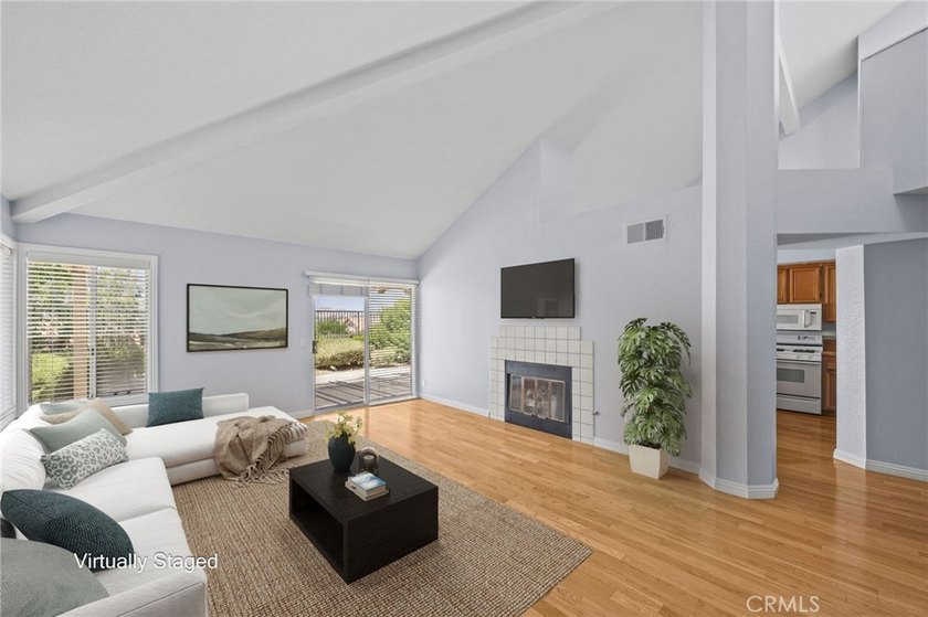 Enjoy easy living in this well-maintained Mesa Vista condominium - photo 2