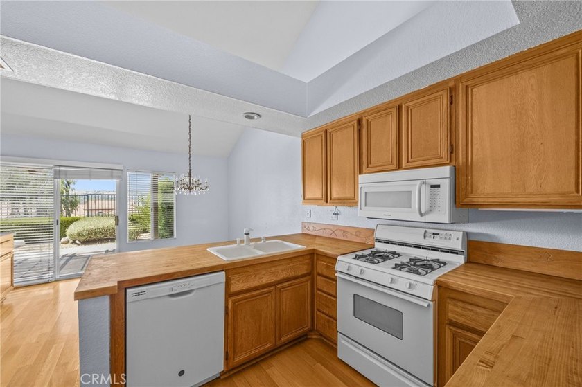 Enjoy easy living in this well-maintained Mesa Vista condominium - photo 10