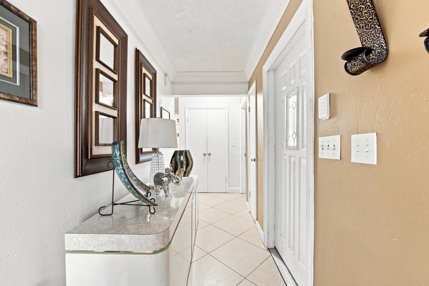 Welcome to this spacious 3-bedroom, 3-bathroom home located in - photo 10
