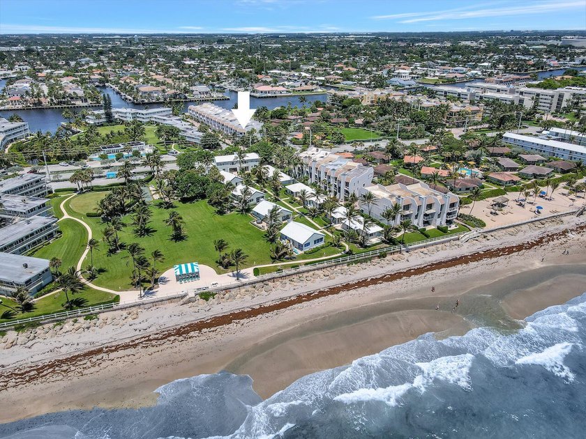 This Gorgeous Townhome is located between the ocean and - photo 3