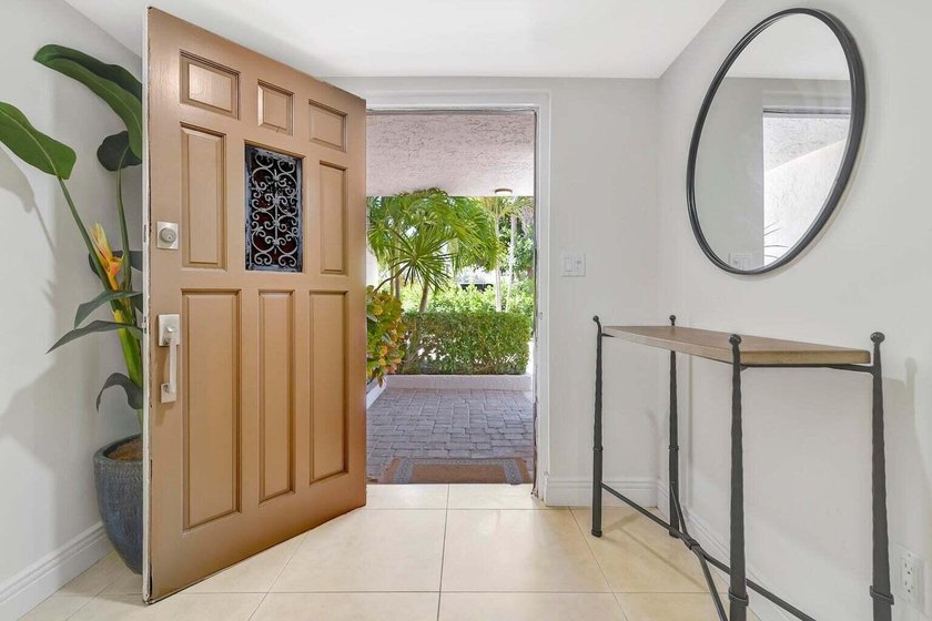This Gorgeous Townhome is located between the ocean and - photo 7