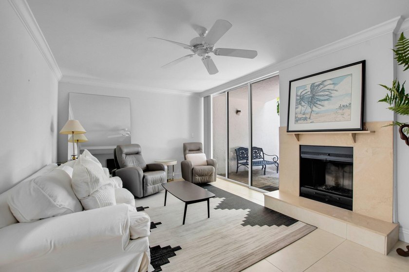 This Gorgeous Townhome is located between the ocean and - photo 10