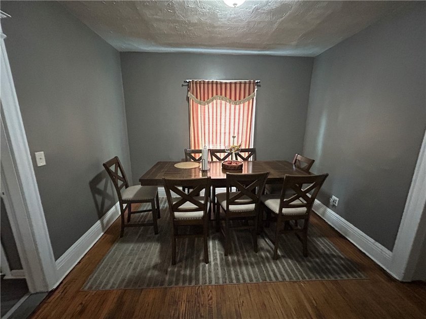 Spacious 4 bedroom Colonial! Currently rented at $1,512 per - photo 11