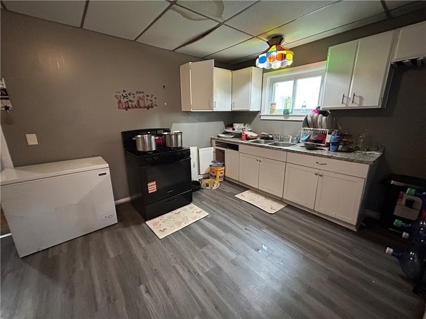Spacious 4 bedroom Colonial! Currently rented at $1,512 per - photo 13