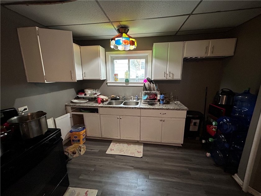 Spacious 4 bedroom Colonial! Currently rented at $1,512 per - photo 14