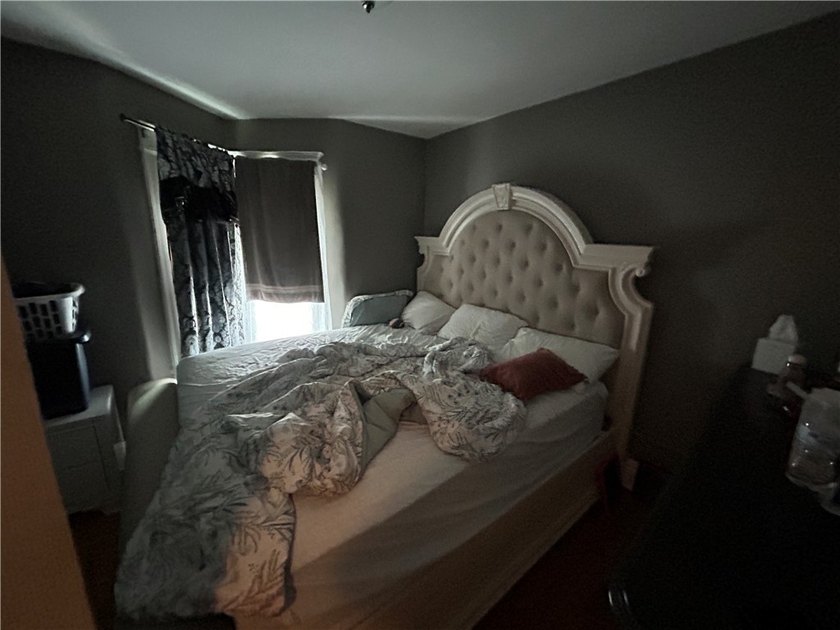 Spacious 4 bedroom Colonial! Currently rented at $1,512 per - photo 19