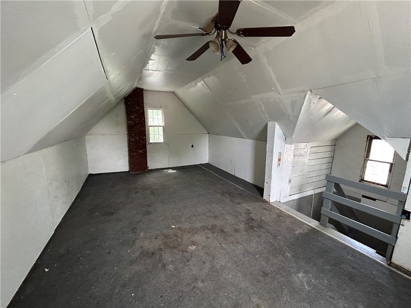 Spacious 4 bedroom Colonial! Currently rented at $1,512 per - photo 25