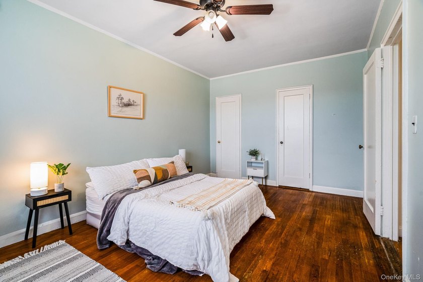 Commuters Dream!! Step into this spacious sun-drenched 1-bedroom - photo 12