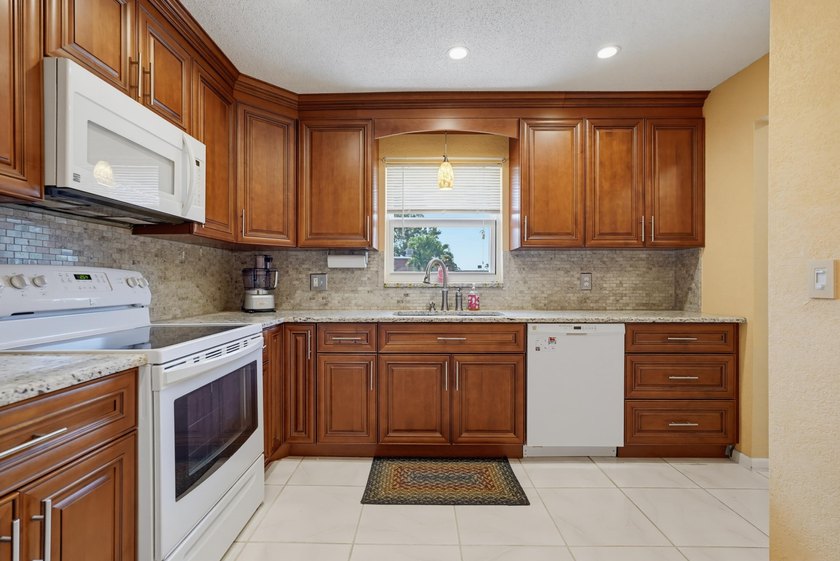 Welcome to this charming totally updated one-bedroom - photo 3