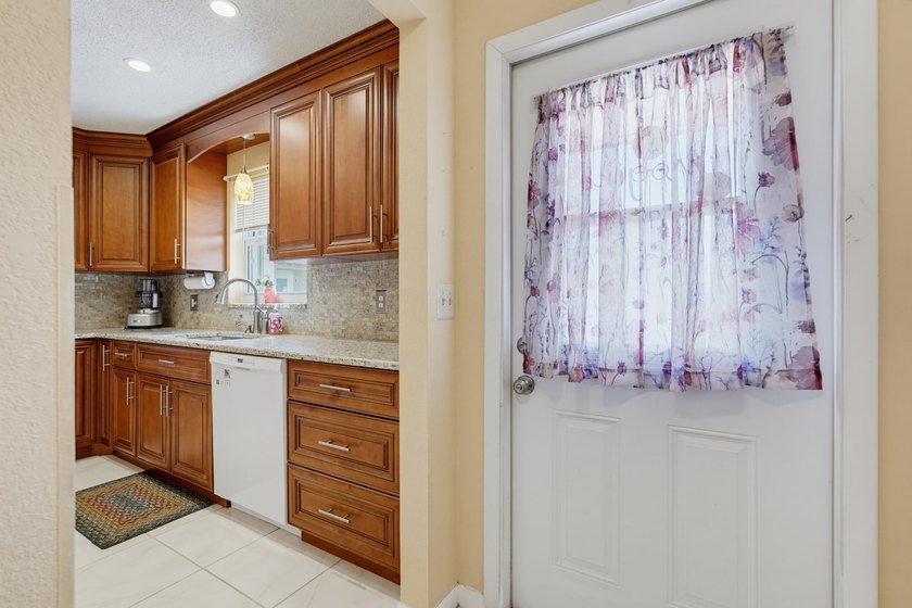 Welcome to this charming totally updated one-bedroom - photo 5