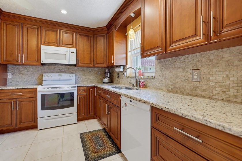 Welcome to this charming totally updated one-bedroom - photo 6