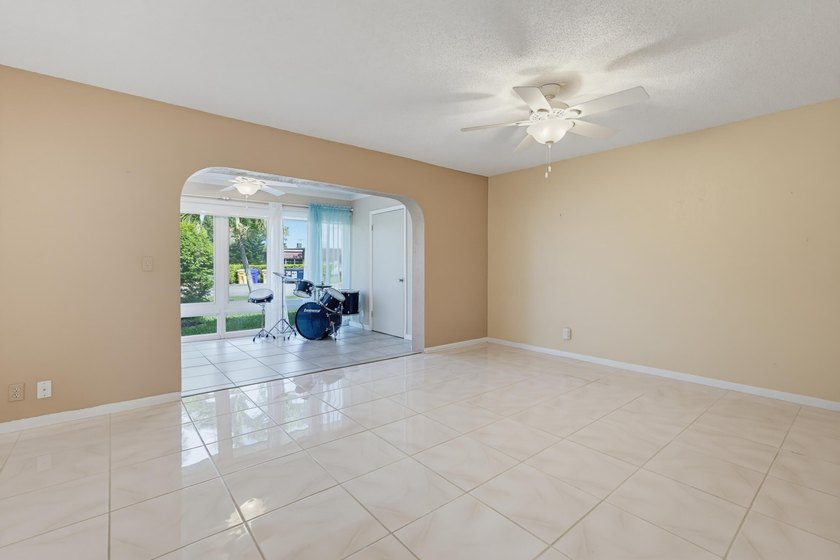 Welcome to this charming totally updated one-bedroom - photo 10