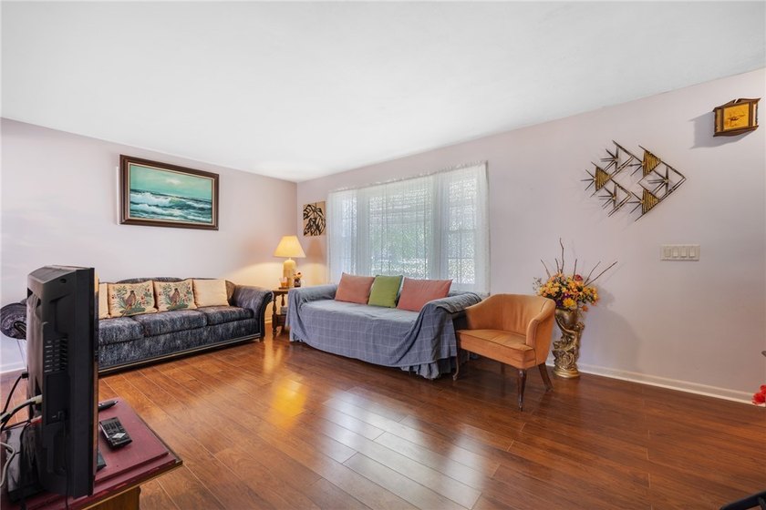 Great location in the heart of Brighton with highly sought-after - photo 12